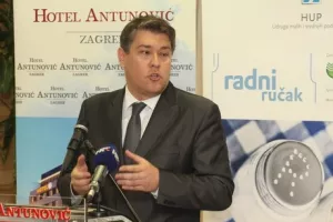Lalovac: Više bih volio da su se dvije milijarde uložile u obnovu rafinerija
