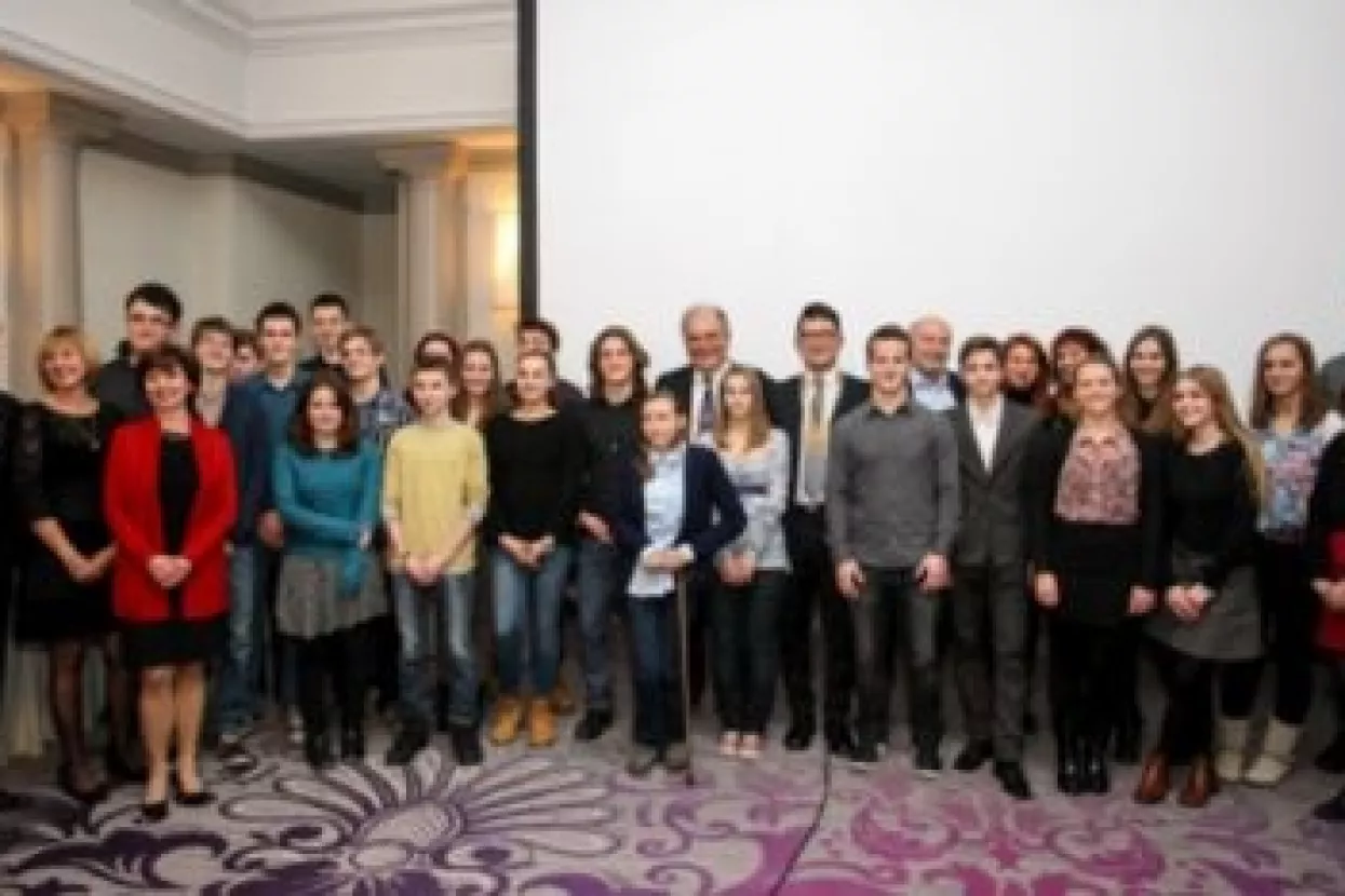 Rotary klub stipendirao 25 srednjoškolaca i studenta