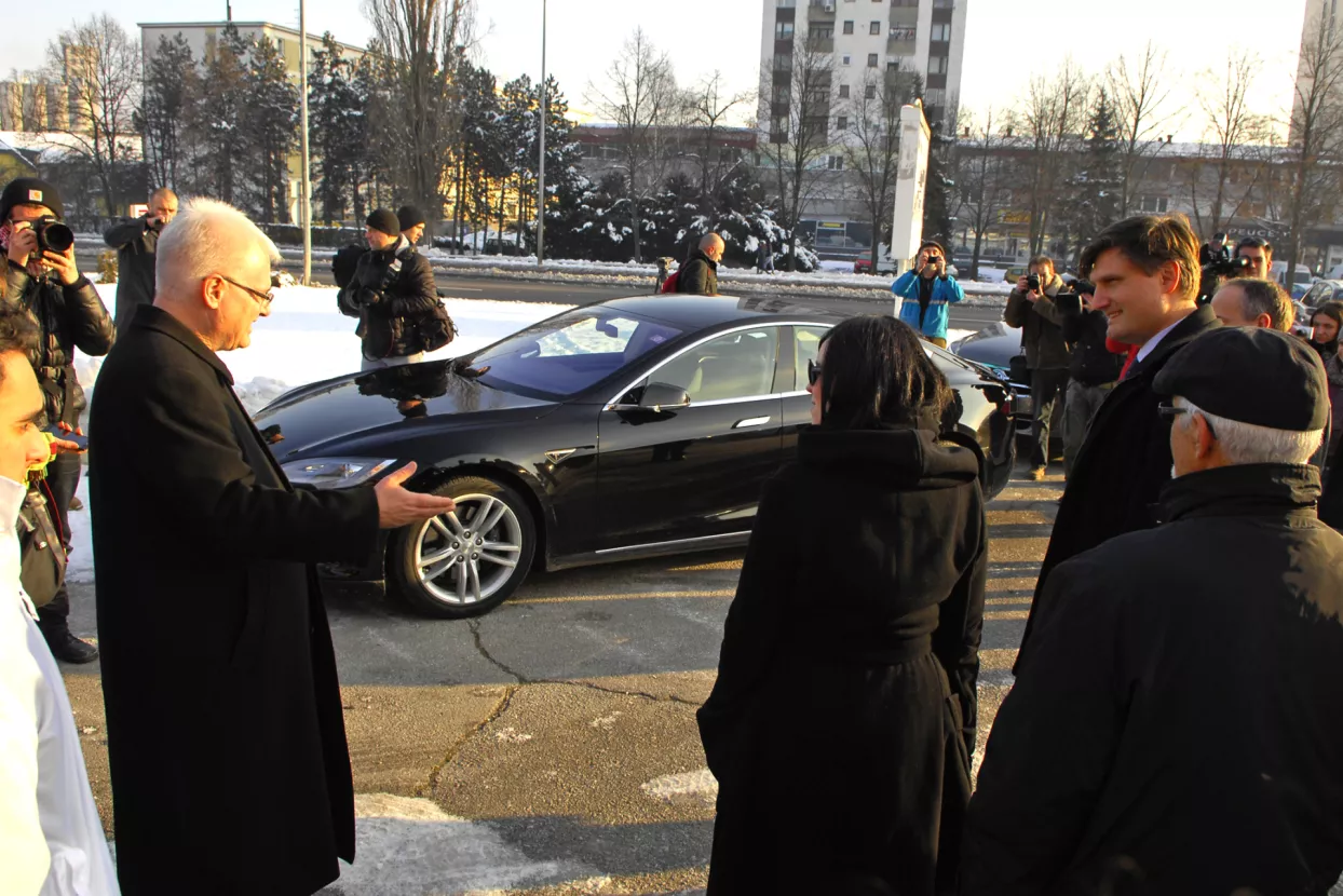 Sa&scaron;a Cvetojević predstavio Teslin plan gradnje superbrzih punionica baterija