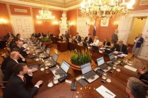 Vlada u hitnu proceduru poslala dopune Zakona o potrošačkom kreditiranju