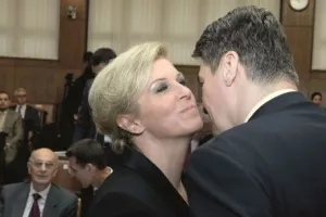 Pantovčaštvo: Što su dalje izbori  i laži, Pantovčak je miliji i draži