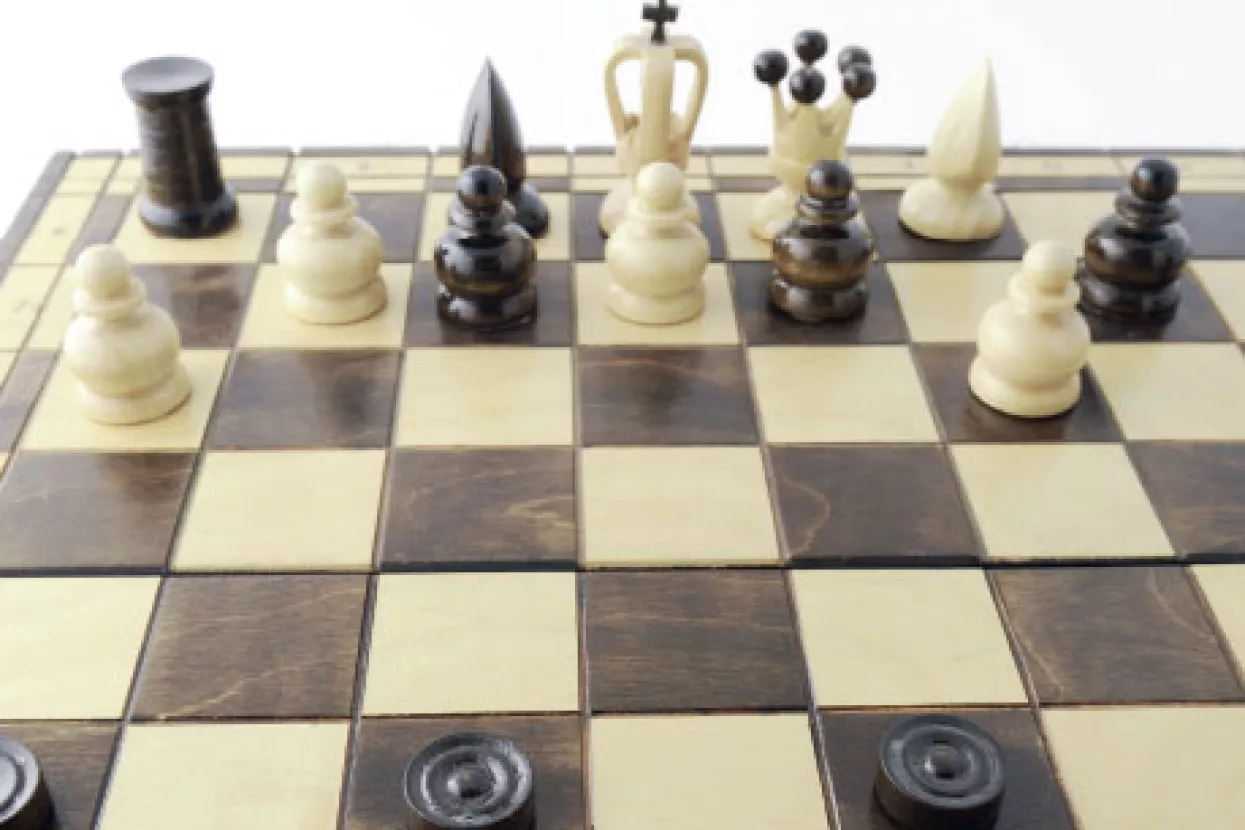 Lideri, igrajte šah, a ne damu!