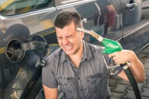 Hoće li litra benzina uskoro premašiti 11 kuna?