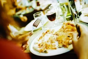 Uber širi poslovanje na dostavu hrane