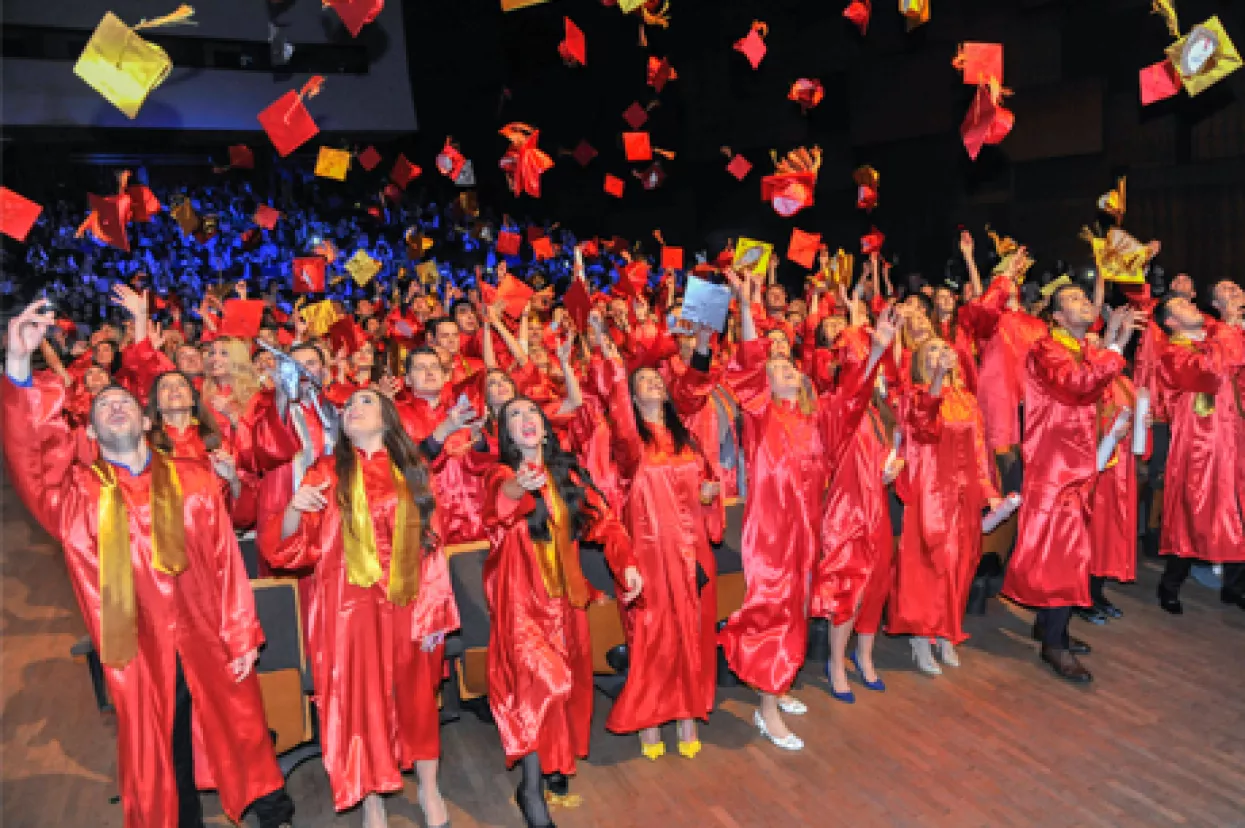 Promovirano više od 400 Vernovih diplomanata