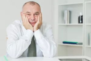 Tko je osoba između čekića i nakovnja? Menadžer!