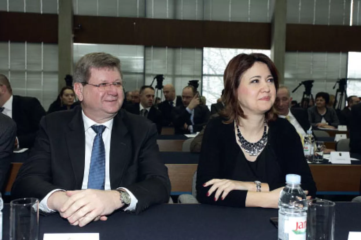 Predizborne mirovine iz prazne umirovljeničke blagajne