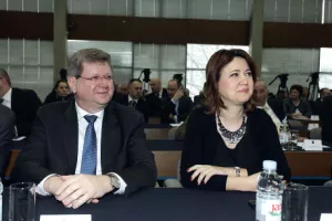 Predizborne mirovine iz prazne umirovljeničke blagajne