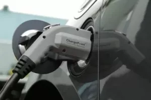 Hrvatski telekom otvorio prvu od pet novih punionica za električna vozila u Dalmaciji