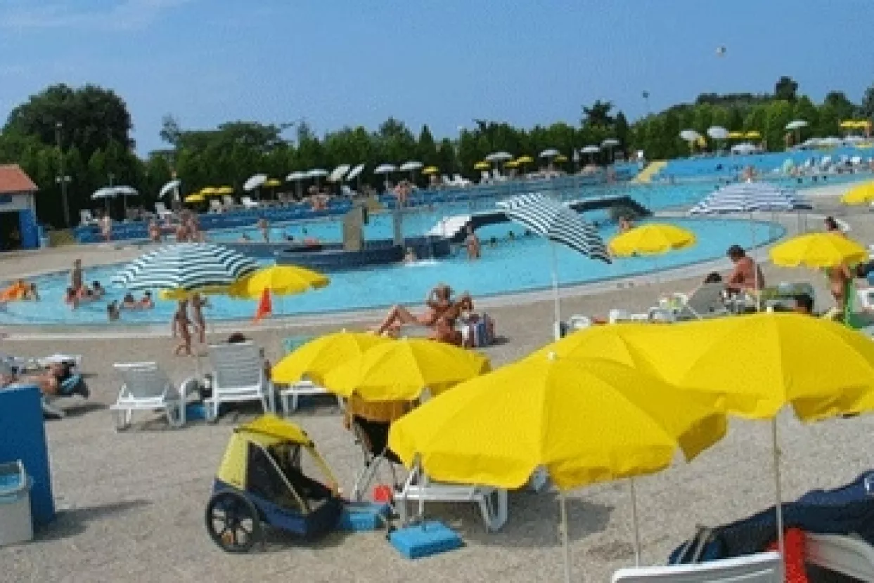 Hoće li novčane kazne riješiti problem ostavljanja ručnika na plažama?