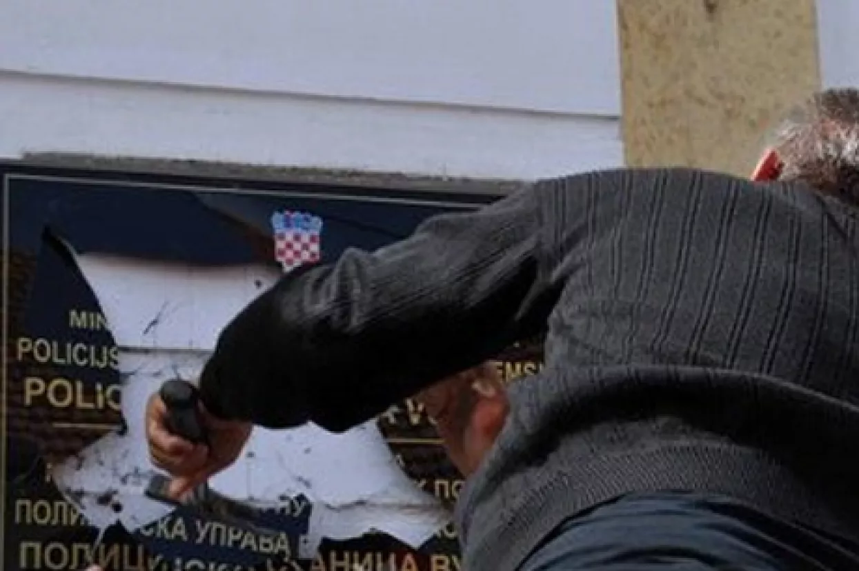 Odzvonilo dvojezičnim pločama u Vukovaru