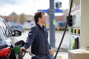 Od utorka cijena spremnika benzina od 50 litara jeftinija gotovo 25, a dizela 15 kuna