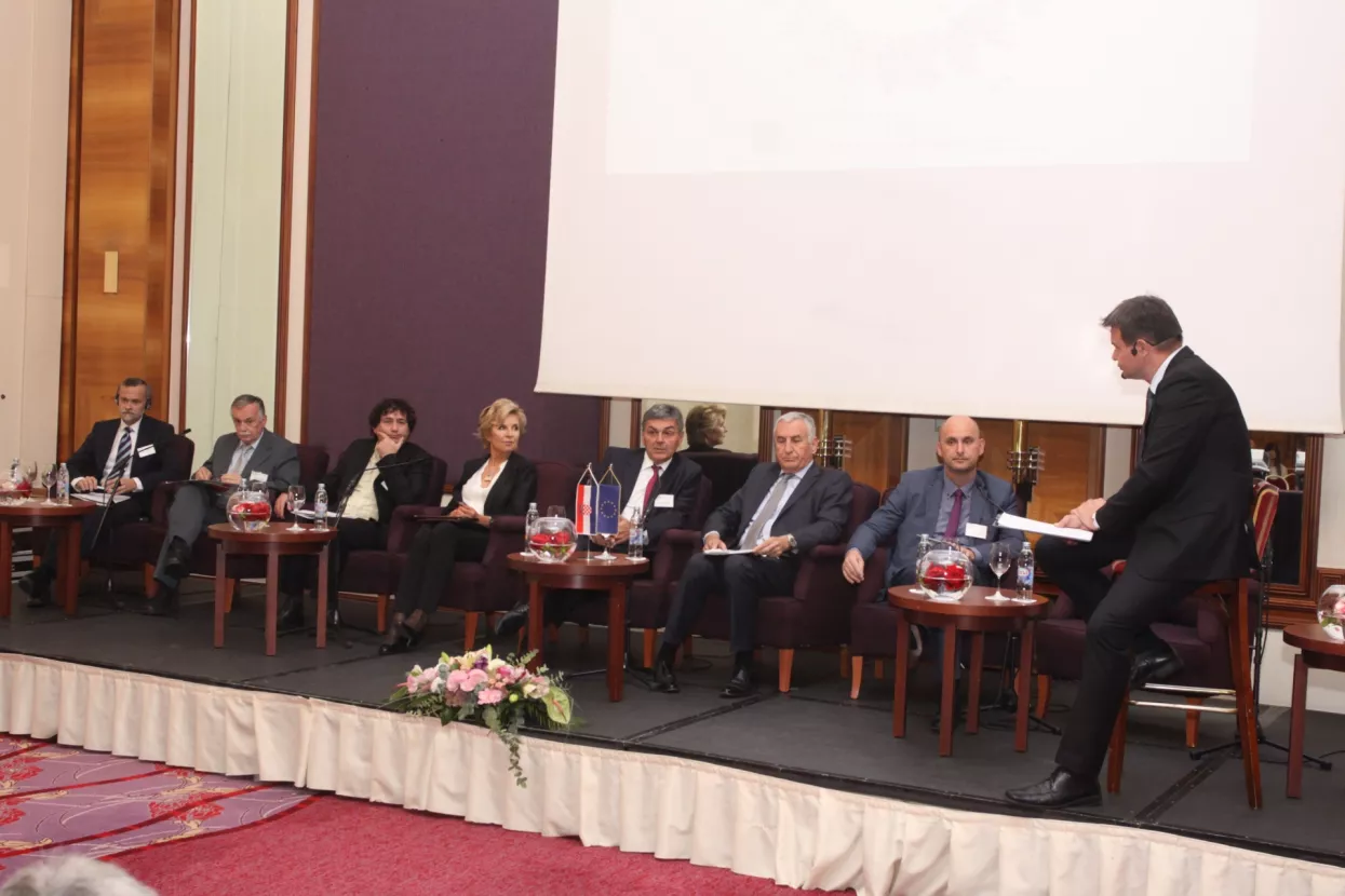 Tek malo političke volje i hrabrosti potrebno je da se  decentralizacija provede