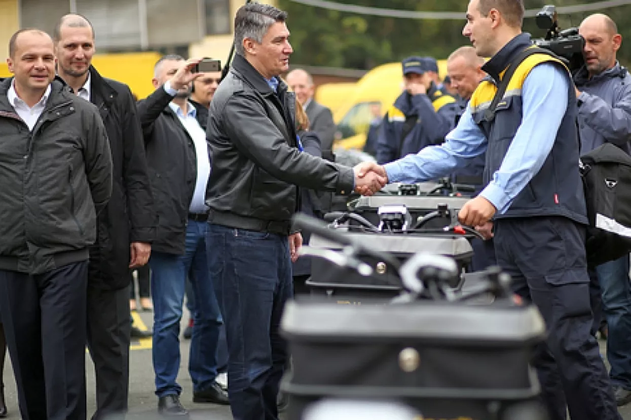 Poštari dobili električne bicikle na kojima će dostavljati poštu