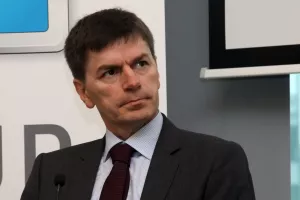 Budimir: Treba ukinuti sve parafiskalne namete