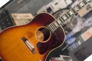 Gitara Johna Lenonna prodana za 2,41 milijun dolara