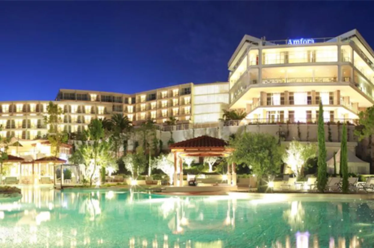 Sunčani Hvar traži 600 sezonaca