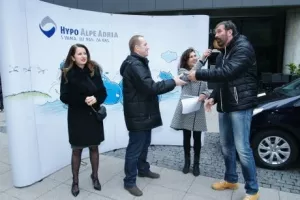 Glavni dobitnik nagradne igre Hypo banke na dar dobio novi automobil