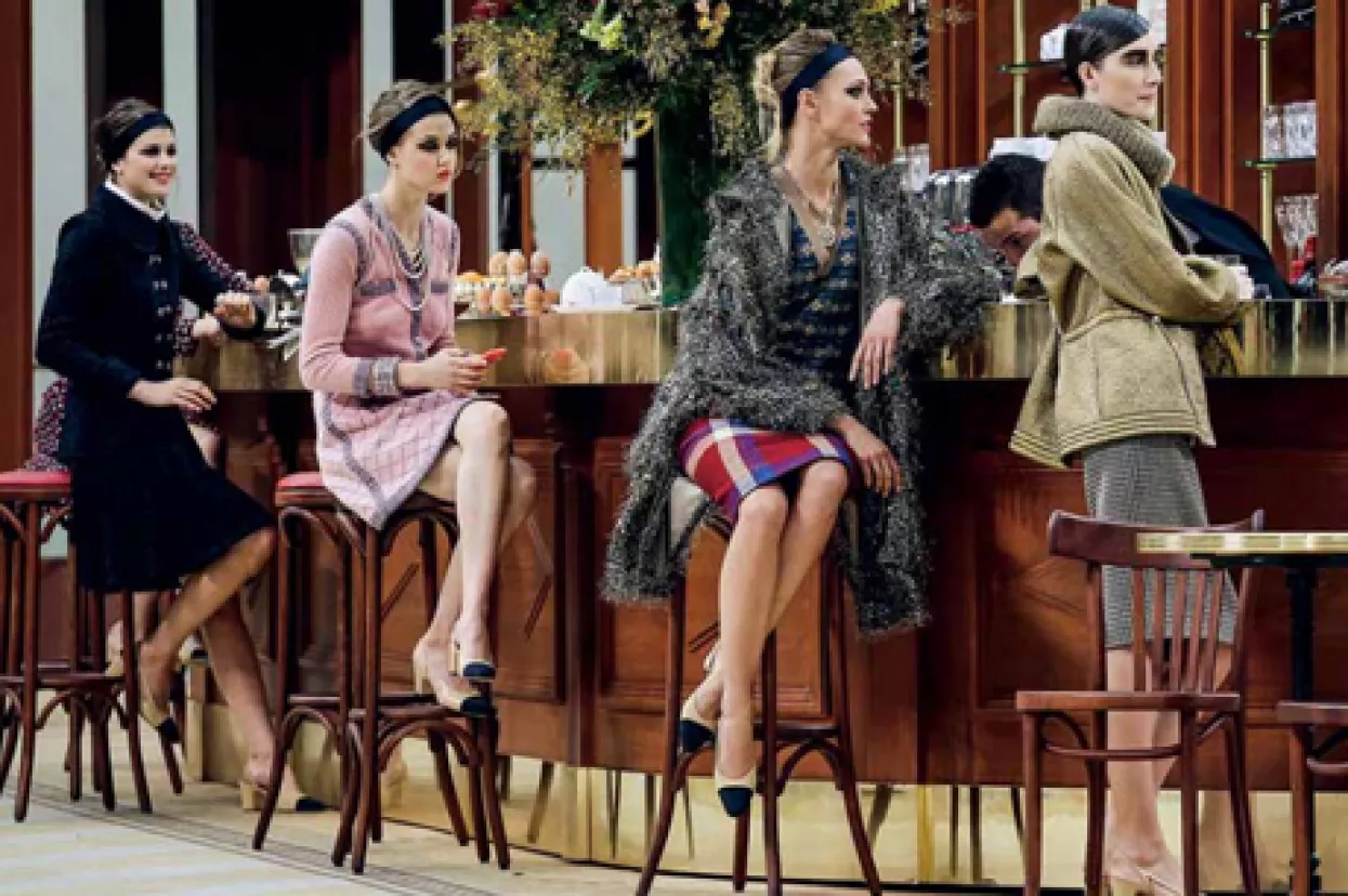 Na Silvestrovo u čipki, šljokicama i krznu