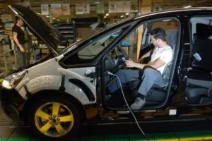 Ford očekuje rekordnu dobit u 2015. i priprema isplatu dodatne dividende od milijardu dolara