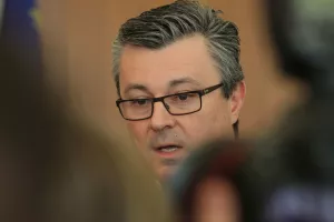 Investitori: Smanjite javni dug i ne dirajte monetarnu politiku