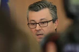 Cijela knjiga spala na jedno slovo