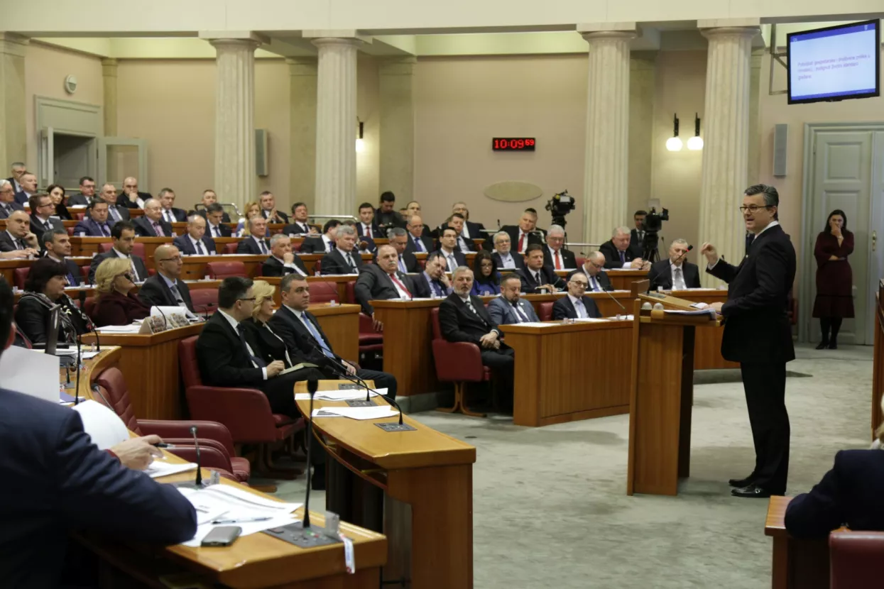 Analitičari oprezni u vezi ciljeva o BDP-u i javnom dugu