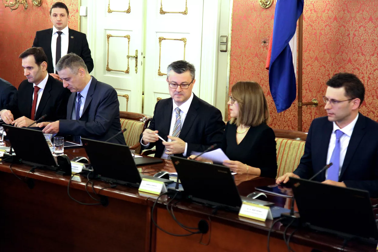 Nova Vlada je održala prvu sjednicu, a ovo su odluke koje je donijela