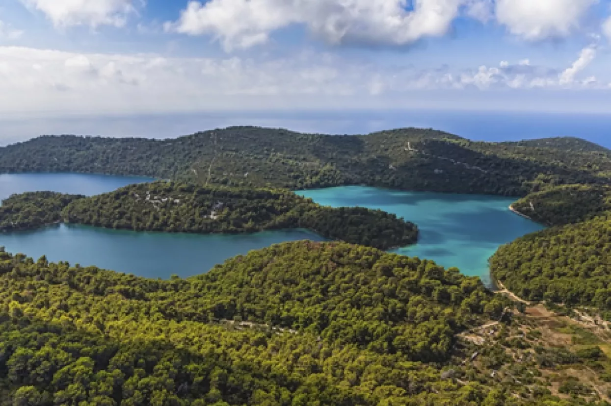 Traži se liječnik za rad na jednom od najljepših otoka na svijetu za plaću od 11.000 kuna