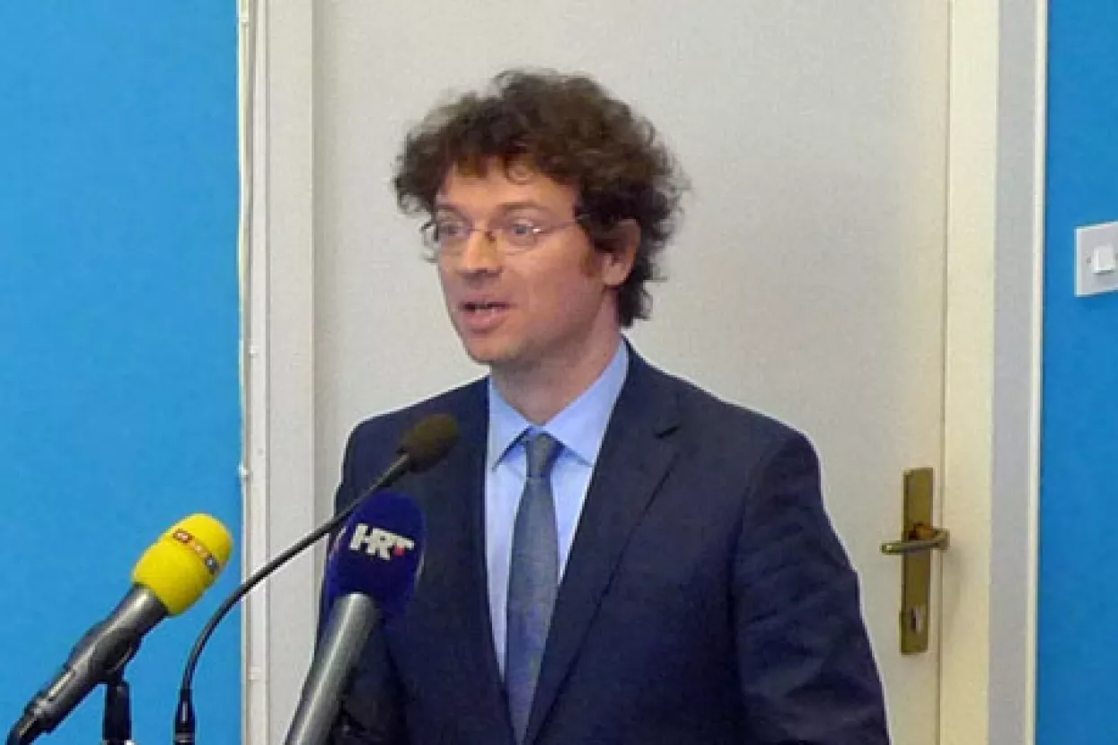 Hoće li se i Šustar nasukati na hridi ideologije?