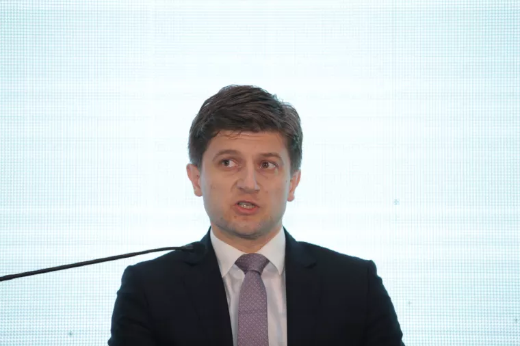 Uspjeh Vlade i gospodarstva ovisi i o izvoznicima, a glavna odgovornost je na prihodovnoj strani proračuna