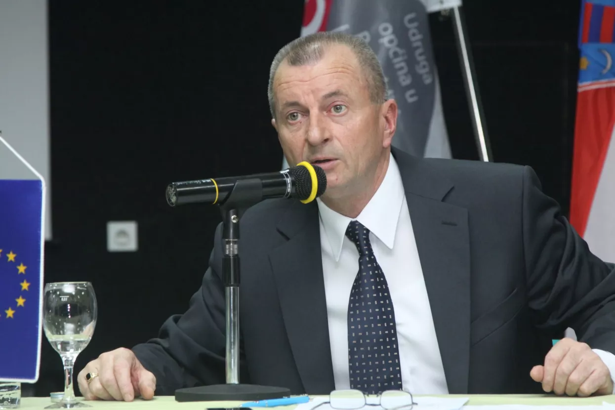 Svi misle da iz Zagreba mogu govoriti, raditi ili davati naredbe ruralnoj sredini