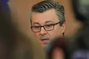 Orešković i HDZ: Vanjski menadžer u obiteljskom poduzeću