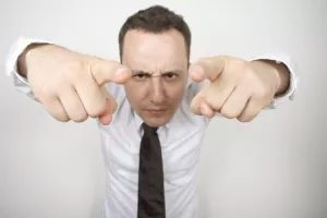 Garantira li jednakost po hijerarhiji i jednaku količinu moći?