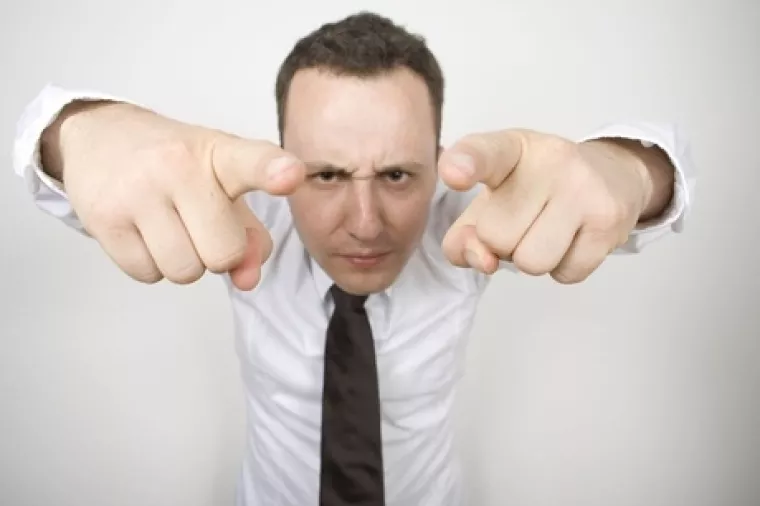 Garantira li jednakost po hijerarhiji i jednaku količinu moći?