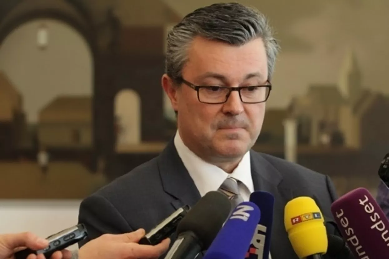 Država je u leru, a porezni obveznici plaćaju hladni pogon