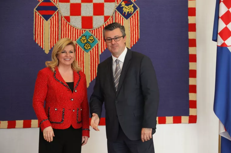 Mostu nezaustavljivo pada potpora, Orešković sve popularniji političar