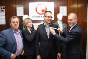 Njemački stručnjak za šivanje odijela po mjeri tjedan dana obučavao tim krojača i modelista u Kotki