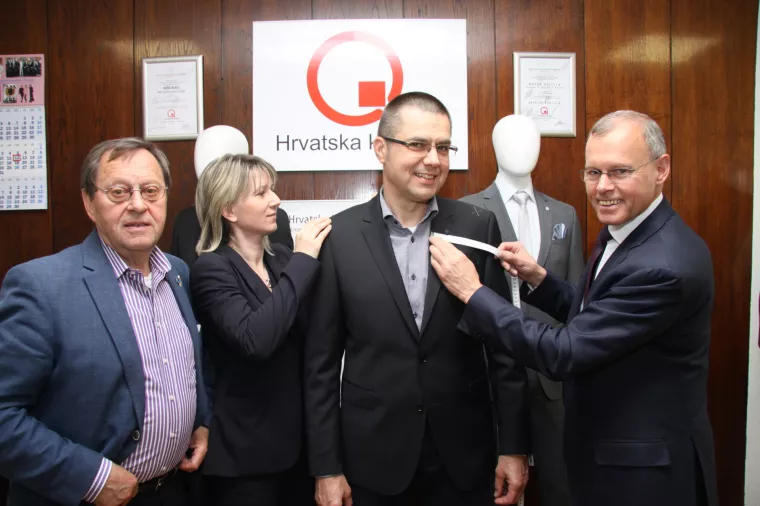 Njemački stručnjak za šivanje odijela po mjeri tjedan dana obučavao tim krojača i modelista u Kotki