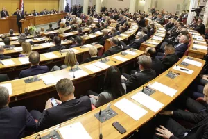 Stjepan Mesić ostao bez ureda, pokreće se postupak protiv Tomislava Karamarka