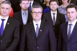 Orešković je pozivom Karamarku i Petrovu da odstupe zabio zadnji čavao u lijes Vladi