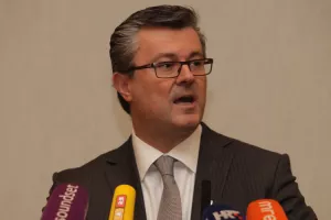 Orešković: Ovo je bitka za Hrvatsku. Karamarko je ogroman teret za Vladu, ali i za HDZ