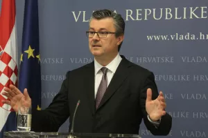 Orešković i Panenić potpisali ugovor s tvrtkom Vermilion, investiciju od pola milijarde kuna