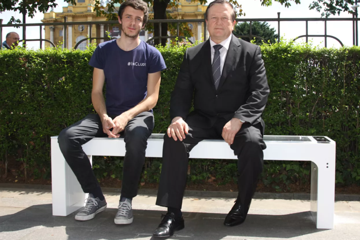 Zagreb dobio prvu pametnu klupu, uskoro postavljanje po cijelom gradu