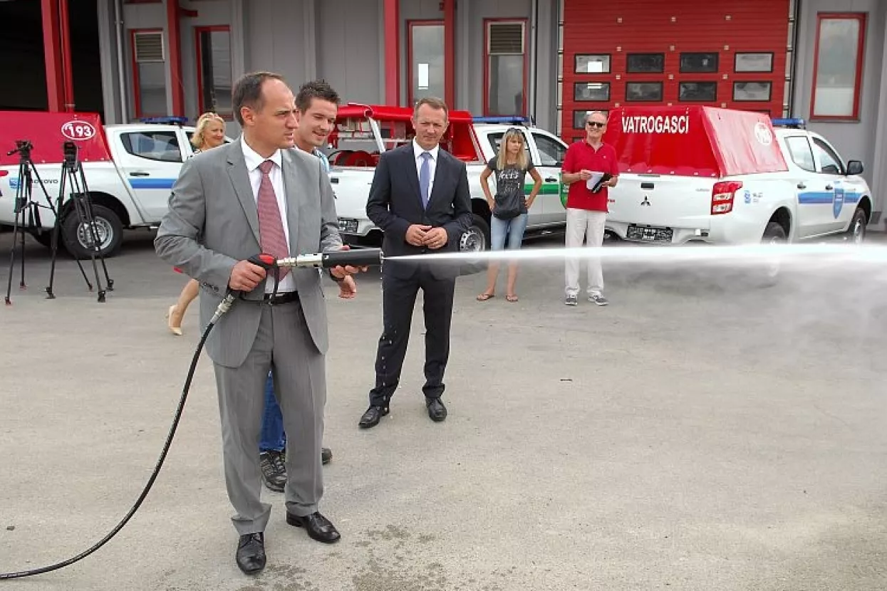 Flammifer: Isporučeno osam protupožarnih vozila vrijednih 3,2 milijuna kuna