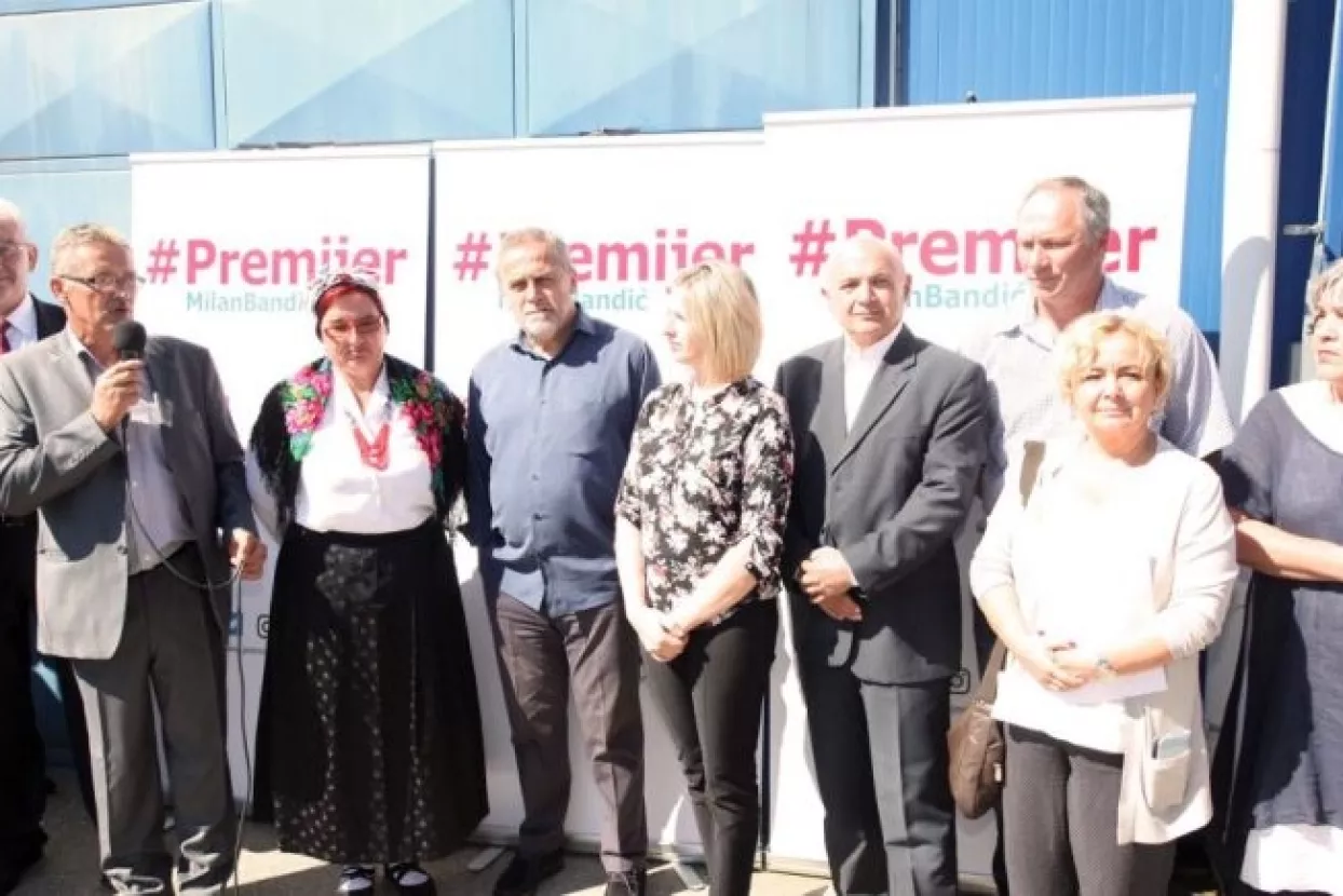 Koalicija za Premijera predstavila poljoprivredni program, Bandić obećao potkovati konja