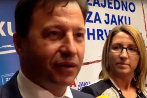 Vlada nudi dionice Jadrana kao garanciju za hitno kreditiranje Petrokemije