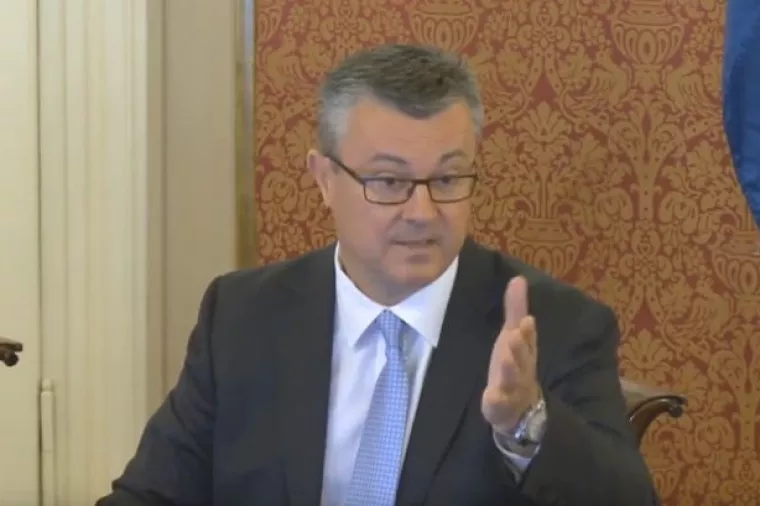 Vlada odobrila sufinanciranje prijevoza učenika ali i zaduživanje gradova