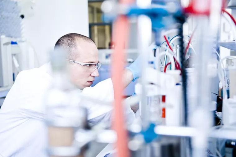 Društva sve više ulažu u istraživanje i razvoj softvera i usluga nego fizičkih proizvoda