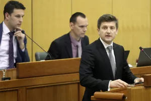 Marić u Saboru predstavio porezni paket i doživio kritike zbog poreza na prvu nekretninu